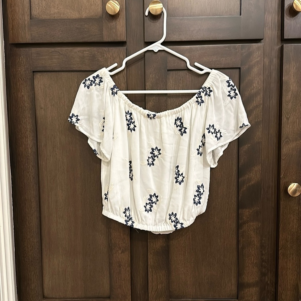 ASTR off the holder floral top size medium